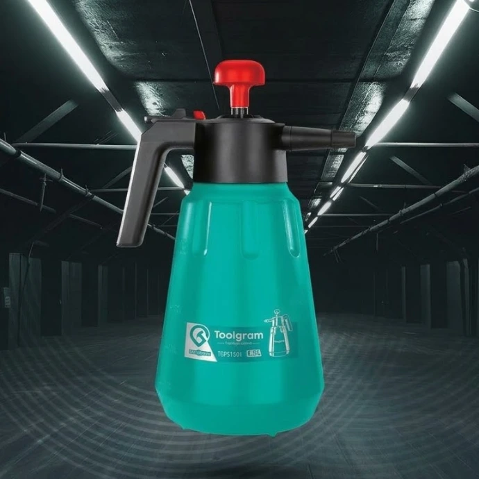 Durable pressure sprayer suitable for gardening and general spraying tasks