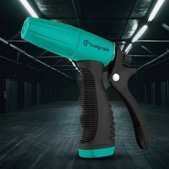 Practical plastic trigger nozzle for gardening and cleaning applications