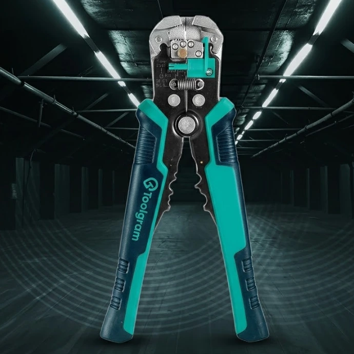 Automatic wire stripper for quick and precise wire preparation