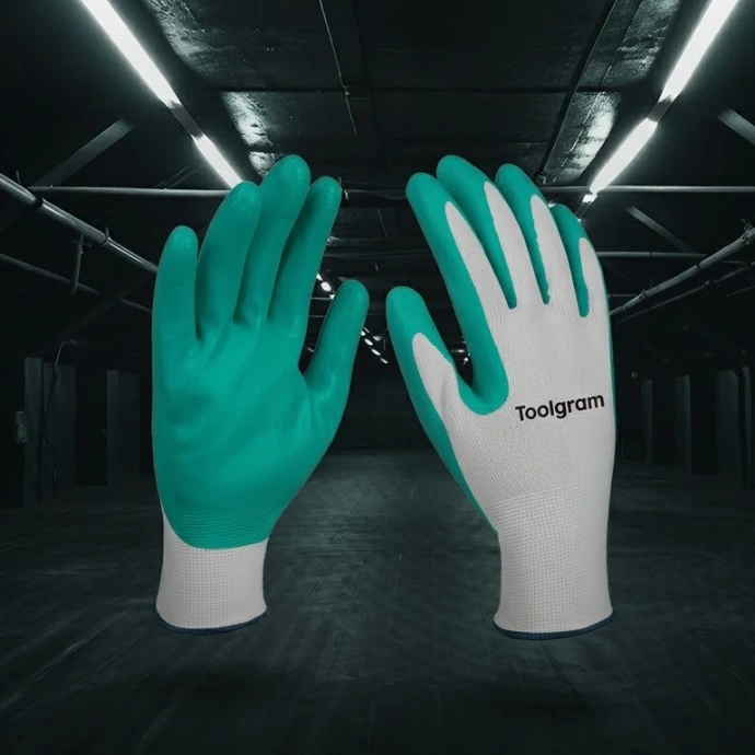 Durable nitrile gloves for protection during industrial work